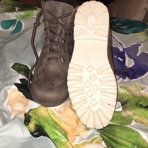 Boots - Picture 5 of 6